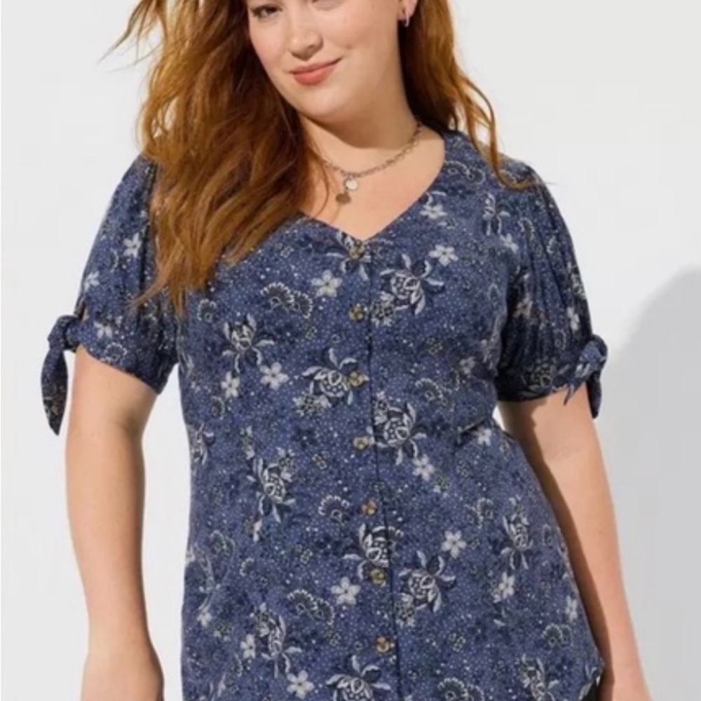 Torrid Fit & Flare cotton Blue Floral Button-Up Blouse